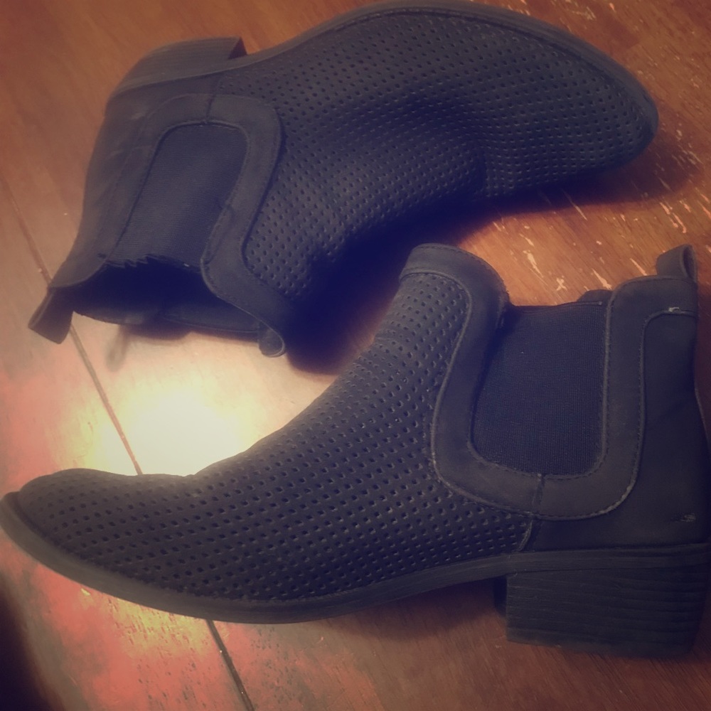 Perforated ankle boots